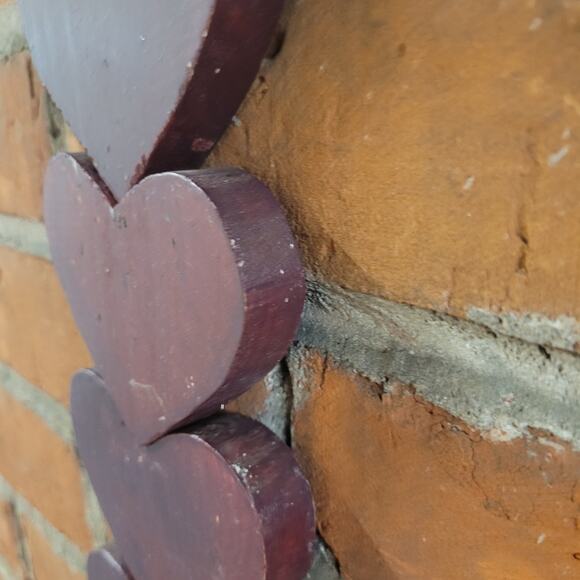 Primitive Country Wooden Heart "Welcome" Sign –Burgundy Folk Art Decor Farmhouse - Picture 4 of 5